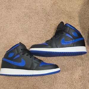 Jordan 1 mid royal blue Boys 7, 8.5